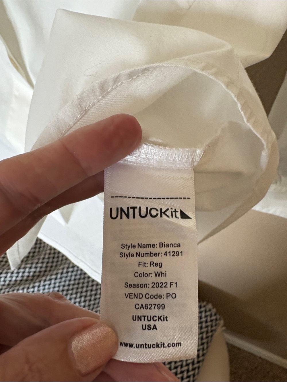 UNTUCKit women’s White Button-Front Dress Shirt - Picture 6 of 6